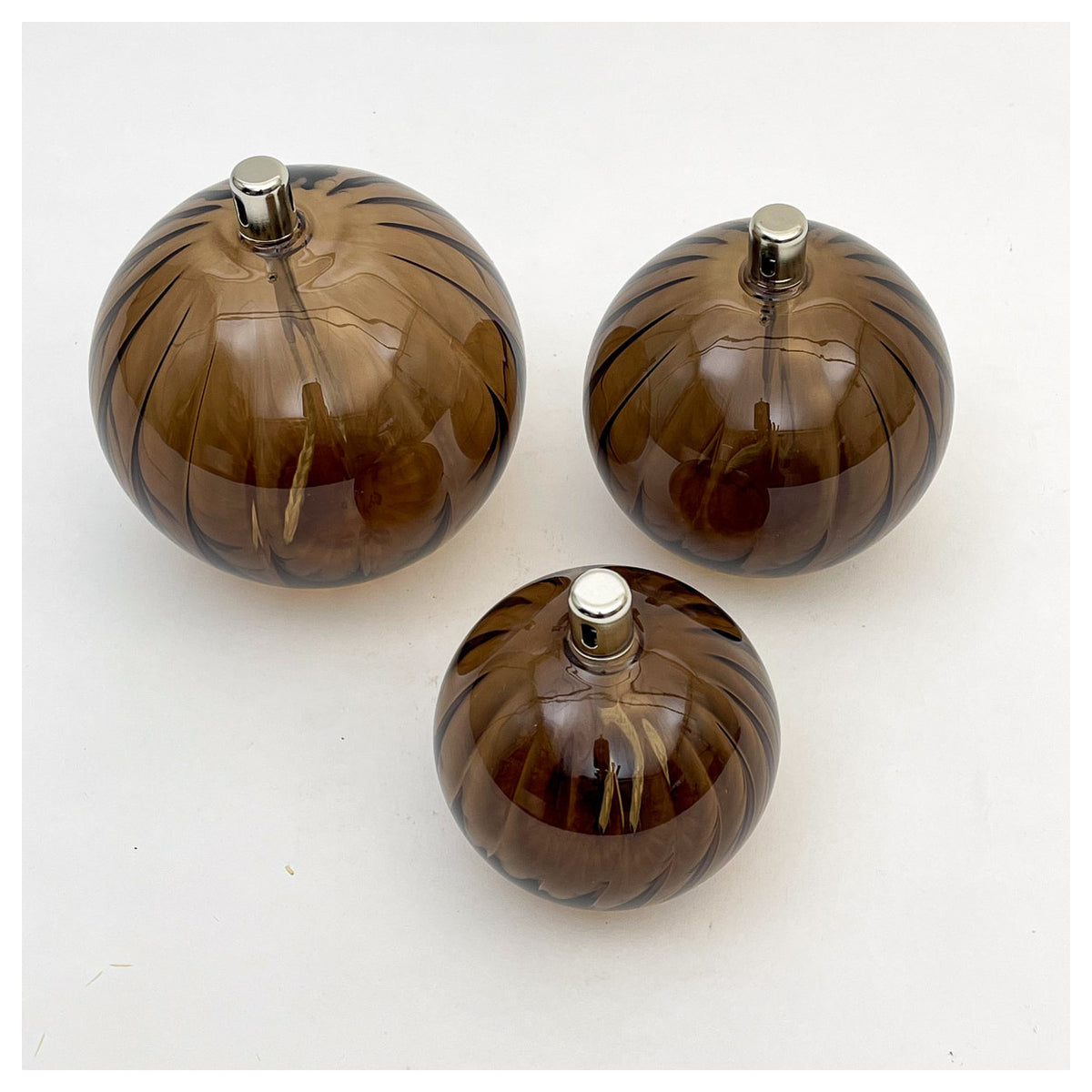 Lampe à huile sphère Striée bronze - L'essentiel