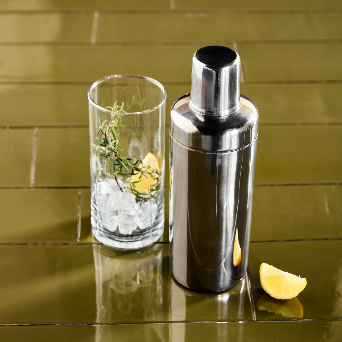 Shaker à cocktail, finition argentée